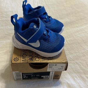 NIB Toddler Nike Revolution 6 sneakers, size 2C